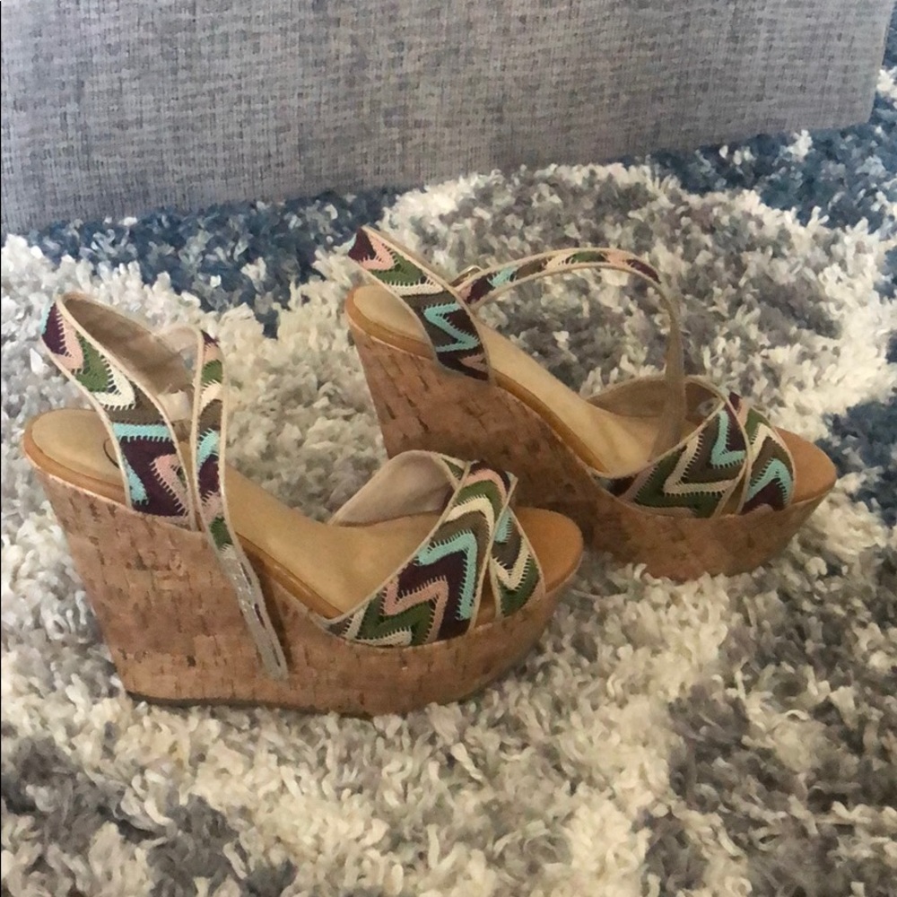 Retro zig zag colorful wedge heals